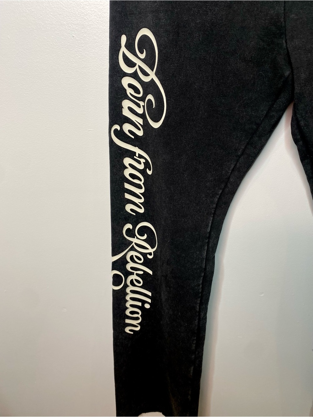 NWT Von Dutch Acid Washed Flare Sweatpant. - Picture 4 of 5